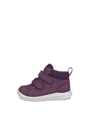 Lilla højtop-sneaker til småbørn med to velcrolukninger og hvid sål, med åndbar mesh-krave og trækkesløjfe ved hælen.