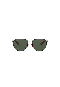 Occhiali da sole aviator neri con lenti verdi. Presentano accenti in gomma rossa sulle stanghette e un design sottile ed elegante.