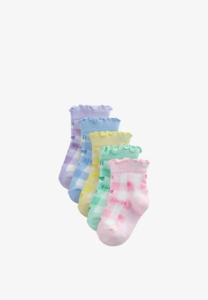 Vijf paar babysokjes in pasteltinten met gerimpelde boorden, met geruite patronen in roze, groen, geel, blauw en paars.