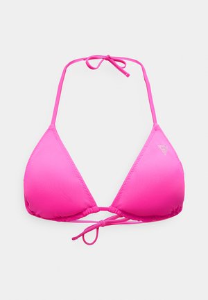 Élénk rózsaszín háromszög bikini felső állítható nyak- és hátrakötővel, a jobb kosáron egy kis fehér háromszög alakú logóval.