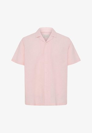 Hellrosa Kurzarm-Hemd mit Knopfleiste und legerem Kragen, frontseitig auf weißem Hintergrund gezeigt.