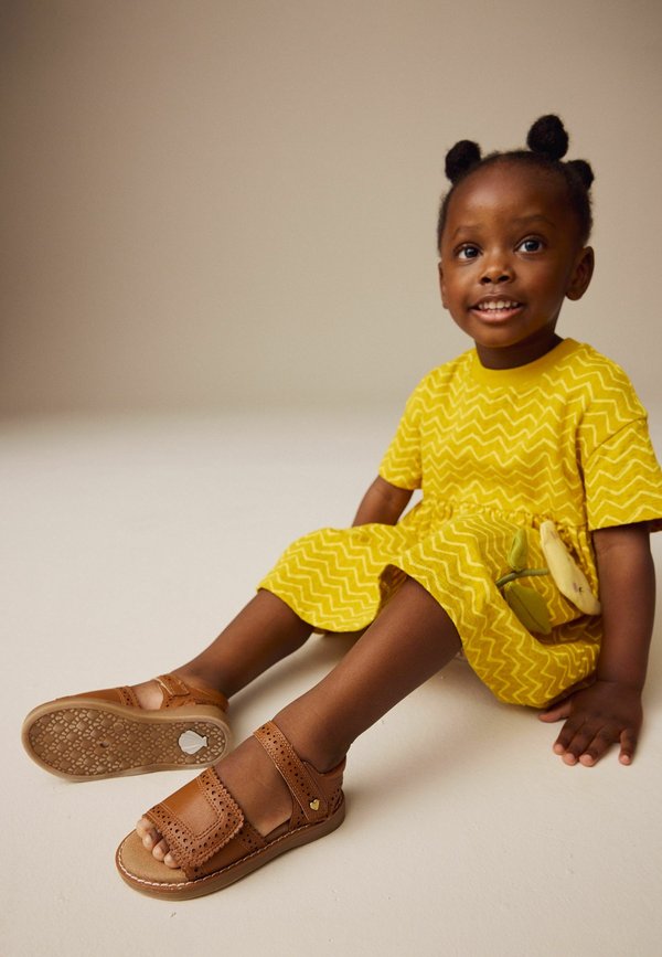 REGULAR FIT – BROGUE TOUCH FASTENING  – Lauflernschuh