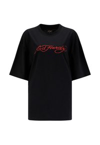 Sort oversized t-shirt lavet af bomuld, med rødt broderet "Ed Hardy" tekst hen over brystet. Korte ærmer og rund halsudskæring.