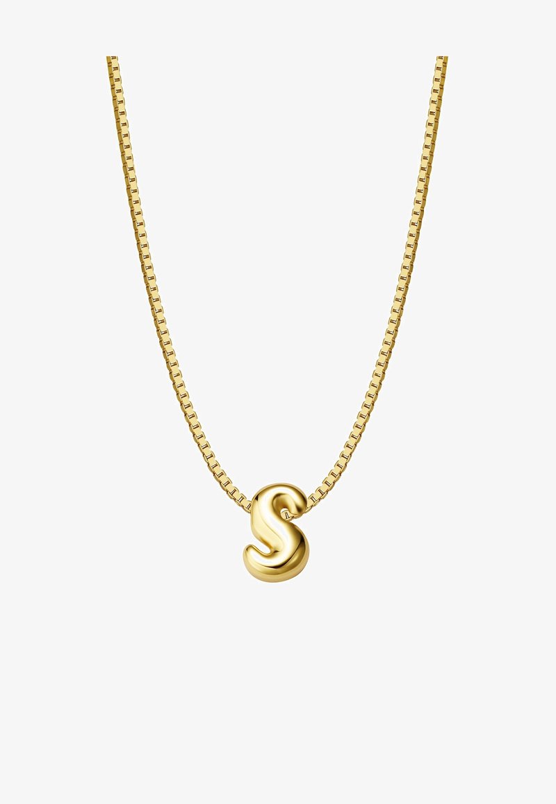 Zelta ķēdes kaklarota ar viļņainu burta "S" piekari. Dizains ir elegants, ar gludu tekstūru un atstarojošu virsmu.