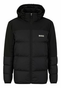 Svart puffjacka med dragkedja fram, huva och kontrasterande paneldesign. "BOSS"-logotyp på bröstet. Texturerat, vadderat tyg.