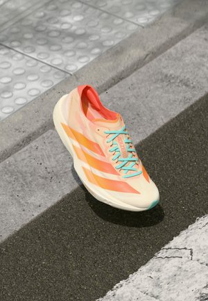 adidas Performance ADIZERO TAKUMI SEN 11 - Løbesko til landevejen - crystal sand/flash orange/flash aqua