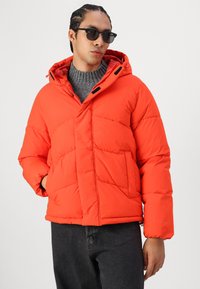 Jack & Jones JJWORLD  czerwony