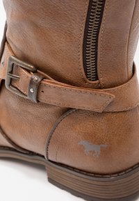 Mustang Stivali alti - brown