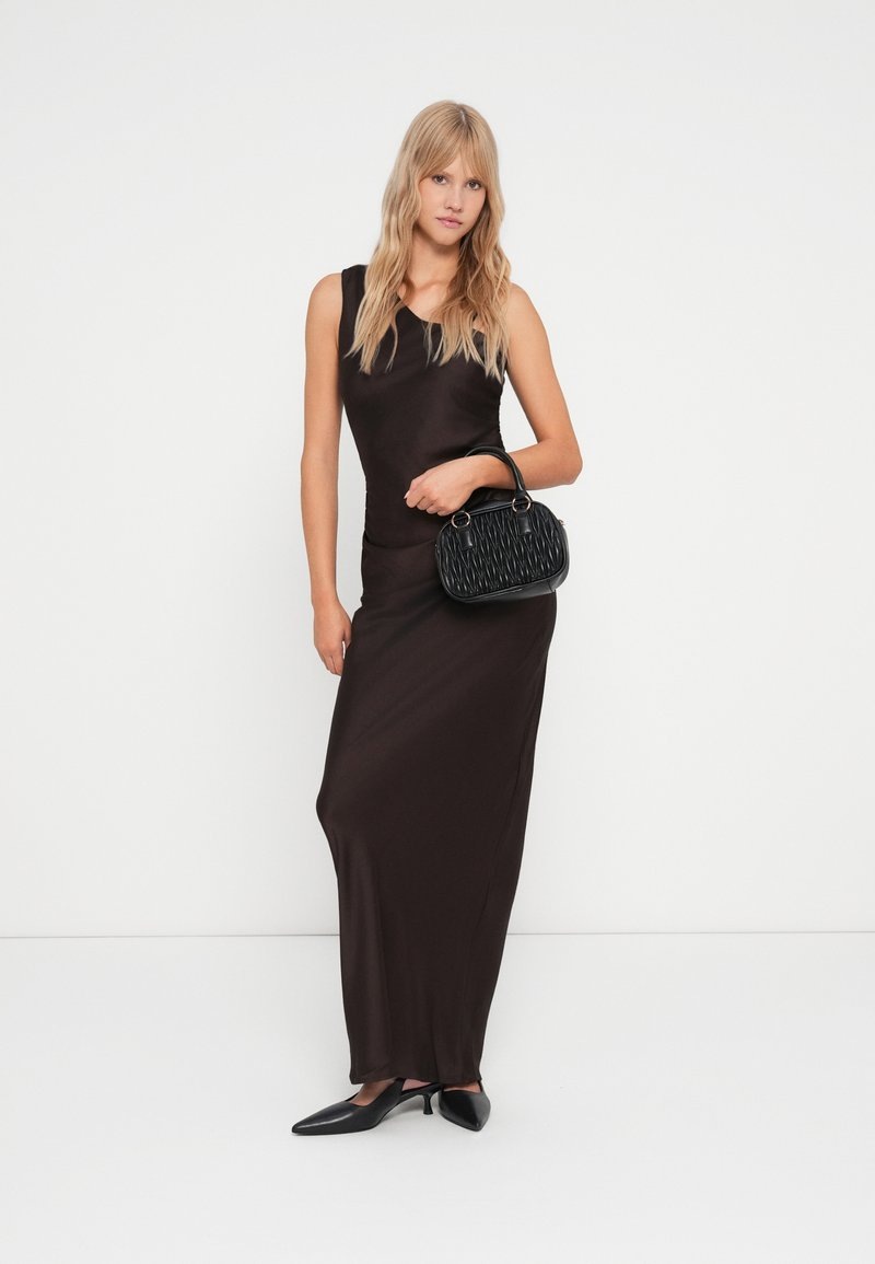 open lace back dress VERO MODA ONE SHOULDER 7/8 DRESS IN GREEN – She Selected main image 1