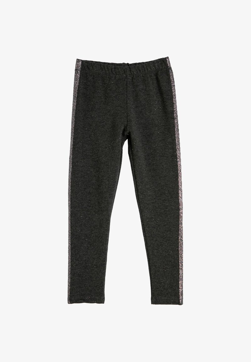 Donkergrijze leggings met elastische tailleband en glinsterende zilveren zijkanten die langs beide benen lopen op een witte achtergrond.