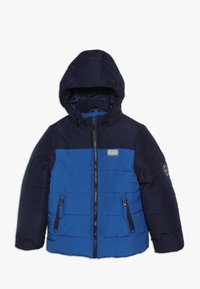 Kurtka puchowa w granatowym i niebieskim kolorze, z zamkiem z przodu, dwoma bocznymi kieszeniami i kapturem. Fakturowane panele tworzą wzór w blokach kolorów.