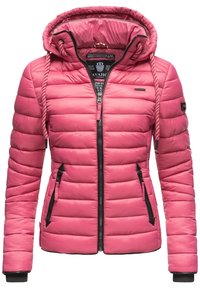 Roze pufferjack met een capuchon, ritssluiting en zijzakken. Gequilte ontwerp met zichtbare stiksels en zwarte hardwareaccenten.