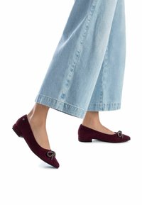 XTI Bailarinas - burgundy