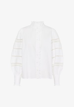 Hvid skjorte med knaplukning og voluminøs høj krave, teksturerede puffærmer med blonde detaljer, og en frontlukning med små knapper.