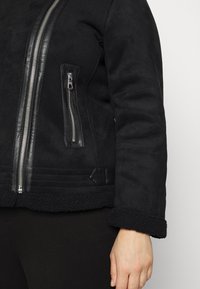 ONLY Carmakoma CARDIANA BONDED AVIATOR JACKET - Casaco de inverno - black