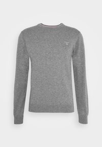 Grauer Langarm-Pullover mit Rundhalsausschnitt, kleinem besticktem Logo auf der linken Brust und gestreiftem Kragen-Detail.