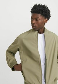 Jack & Jones PREMIUM Bomber jakna - aloe