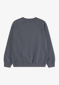 Γκρι φούτερ με στρογγυλή λαιμόκοψη, ριμπ μανσέτες και τελείωμα. Λείο ύφασμα με ραγκλάν μανίκια για άνετη εφαρμογή.