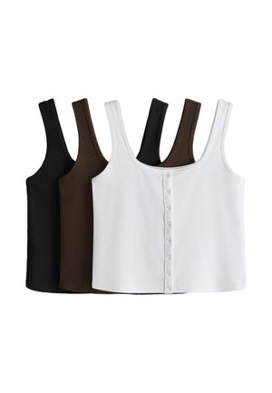 Trzy prążkowane tank topy w kolorze czarnym, brązowym i białym, z białym modelem z przednim detalem guzików.
