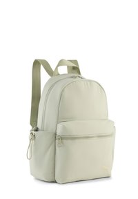 Sac à dos vert clair avec un dessus arrondi, deux sangles, une poche zippée à l'avant et un logo brodé. Fabriqué en tissu doux et durable avec une texture lisse.