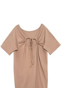 Beżowa tunika z krótkim rękawem o szerokim okrągłym dekolcie, z sercowym wycięciem oraz detalem wiązania w talii. Gładka tekstura materiału.