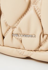 KARL LAGERFELD SIGNATURE KUILT - Borsa a tracolla - trench beige