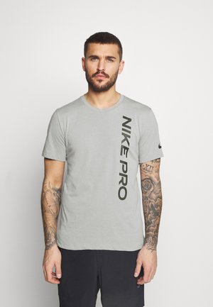 BURNOUT - T-shirt z nadrukiem - particle grey/black