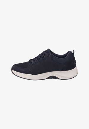 Navy blue sneaker with suede and mesh upper, textured finish, lace-up design, and contrasting beige rubber sole. Rounded toe and reinforced heel.