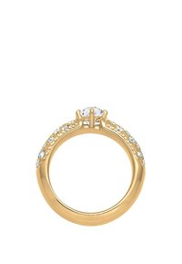 Kultakoru, jossa on keskeinen pyöreä kivi, jota ympäröi pienempiä kiviä renkaan varrella, ja sileitä sekä teksturoituja yksityiskohtia.