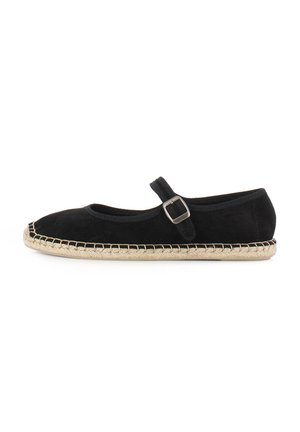 Bailarinas de ante negro con puntera redondeada, strap ajustable con hebilla plateada y suela envuelta en yute. Textura suave, diseño simple.