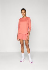 ASICS CORE różowy