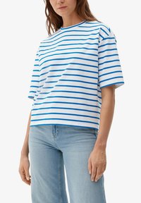s.Oliver MIT STREIFEN - T-Shirt print - royalblau