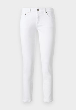 Weiße Denim-Jeans mit schmaler Passform, Fünf-Taschen-Design, Knopfverschluss und dezenten Stichelementen an den Vorder- und Hintertaschen.