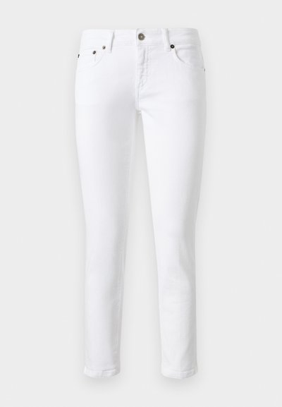 Beli jeans z ozkim fitom, petimi žepi, zapiranjem na gumb ter diskretno šivanje na sprednjih in zadnjih žepih.