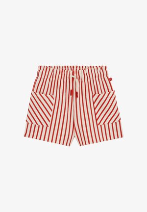 Shorts blancs à rayures rouges verticales, taille élastique avec cordon de serrage et deux poches plaquées avant à rayures diagonales.