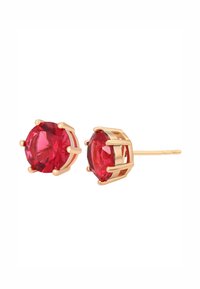Orecchini tono oro con grandi pietre gemme rosse circolari, impostate in un design a sei artigli e con un retro a clip snodato.