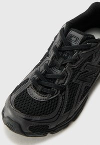 New Balance 740 - Tenisice - black cement