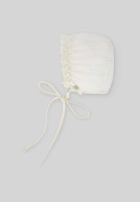 Cappello di cotone bianco con texture arricciata, bordo in pizzo e chiusura con fiocco. Tessuto morbido con un aspetto elegante, progettato per il comfort.