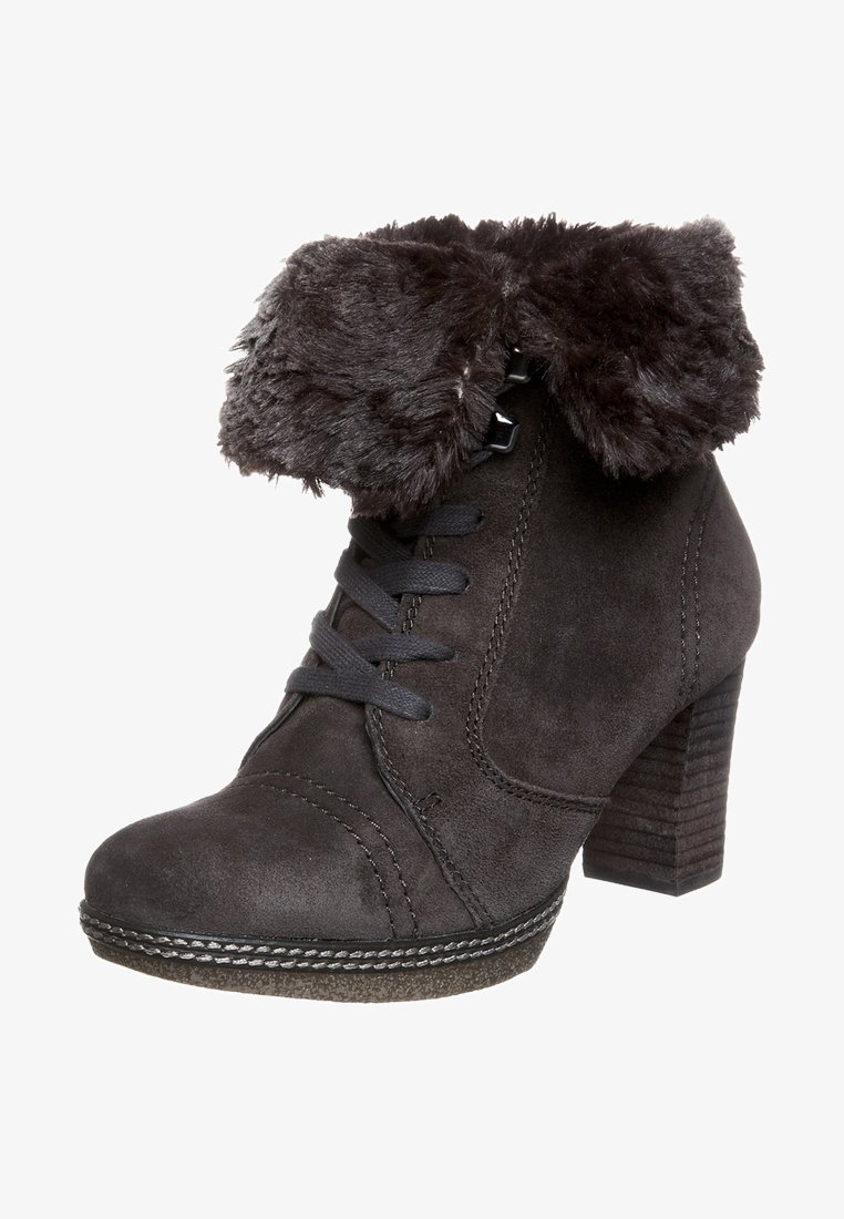 Bottes à cheville en suède gris foncé avec un bord en fausse fourrure, dotées d'un laçage à l'avant et d'un talon empilé texturé. Couture détaillée le long de la semelle.