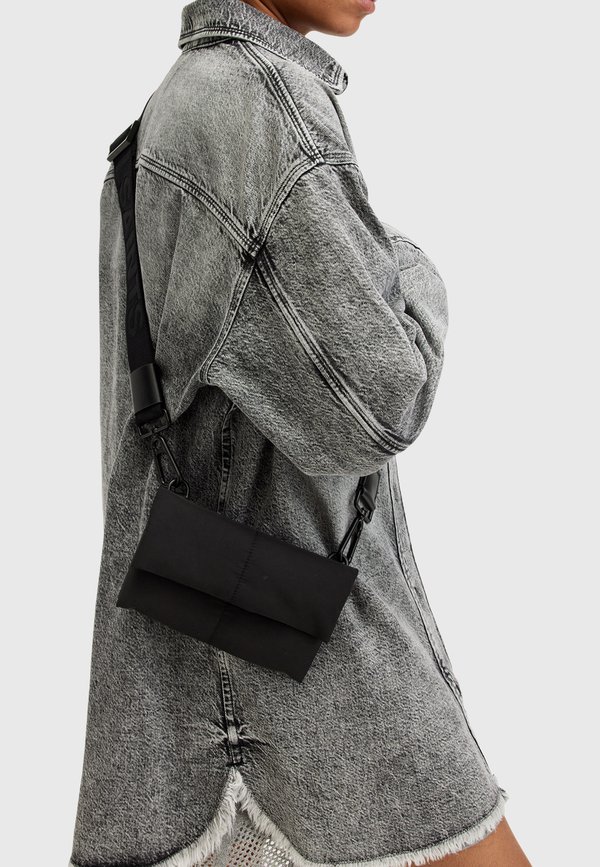 EZRA REC  - Cross body bag3