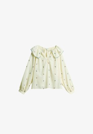 Blouse crème à manches longues avec petits imprimés floraux, grand col à volants bordé de bleu, et patte de boutonnage au centre devant.