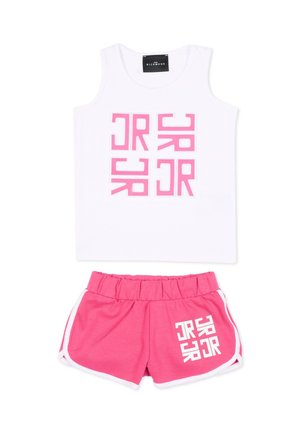 Set con top bianco senza maniche e pantaloncini rosa, entrambi con logo JR specchiato in colori a contrasto sul davanti.