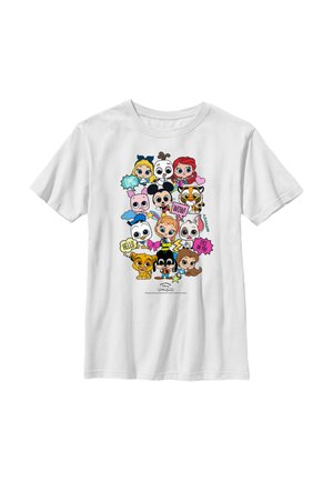 Hvid T-shirt med farverige tegneseriefigurer, herunder en pige, dyr og talebobler med tekster som OMG, WOW og HELLO.