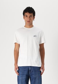 Tommy Jeans - SIGNATURE TEE - Paprasti marškinėliai - ecru Miniatiūros vaizdas 1