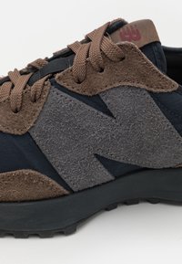 New Balance MS327 UNISEX - Sapatilhas - dark mushroom