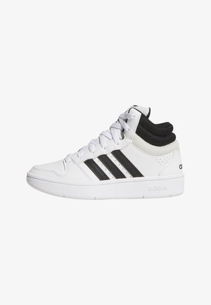 Biały, wysokogatunkowy sneaker Adidas z czarnymi paskami, białymi sznurowadłami, wyściełanym czarnym kołnierzem i logo Adidas na pięcie oraz podeszwie.