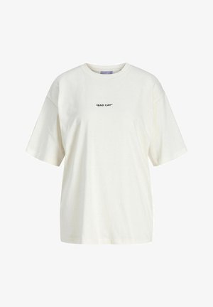 Hvit oversized T-skjorte med kort erme, rund hals og svart tekst "BAD CAT" midt på brystet.