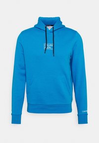 Sudadera azul de tejido suave con un bolsillo delantero, capucha con cordón y un logotipo blanco en el pecho. Puños y dobladillo acanalados.