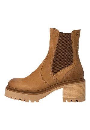 Bottine en cuir tan avec panneaux latéraux texturés, un talon épais et une semelle en caoutchouc dotée de crantages pour une bonne adhérence. Fini lisse et design élégant.