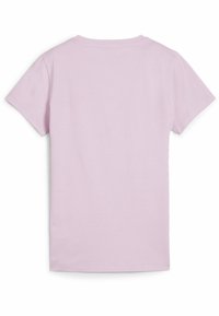 Jasnoróżowy bawełniany t-shirt z krótkimi rękawami, okrągłym dekoltem i gładką fakturą. Tył jest prosty, bez logo ani wzorów.